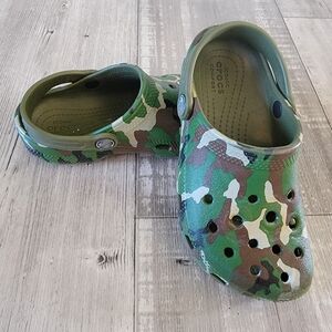 Bots' Camouflage Classic Crocs- Size 12Y